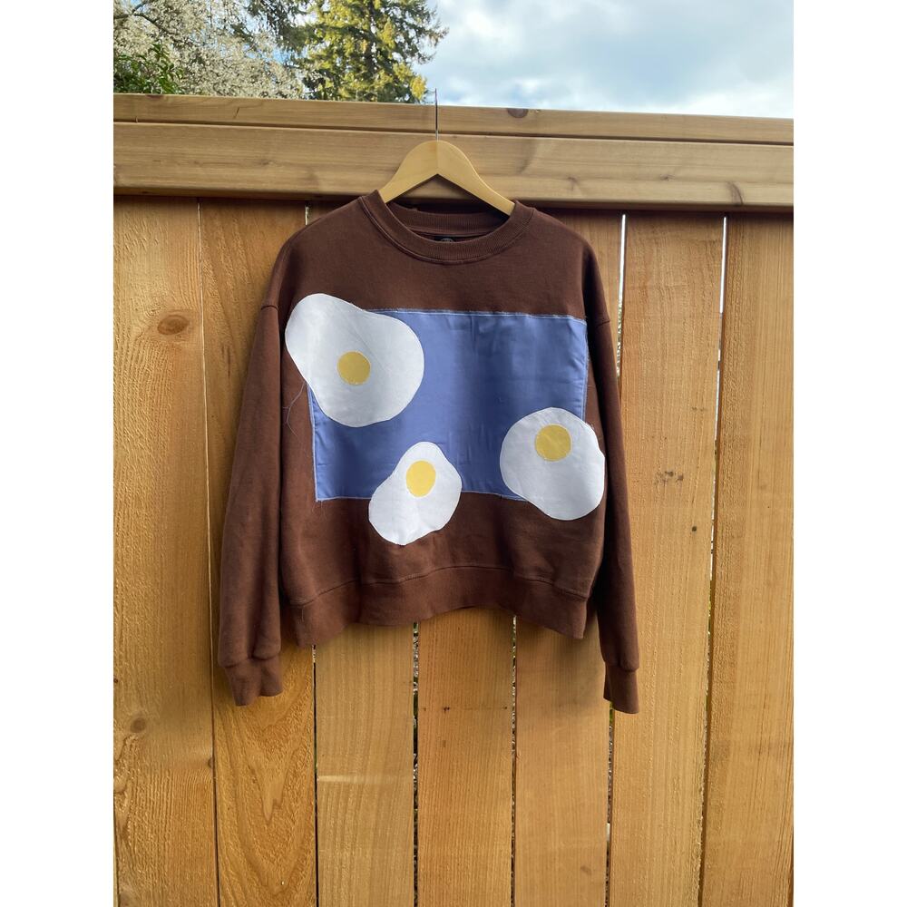 Small Upcycled Egg Applique Pullover Sweatshirt S… - image 5